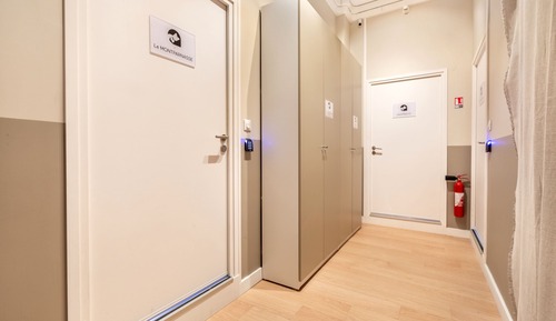 Standard Studio, Ensuite