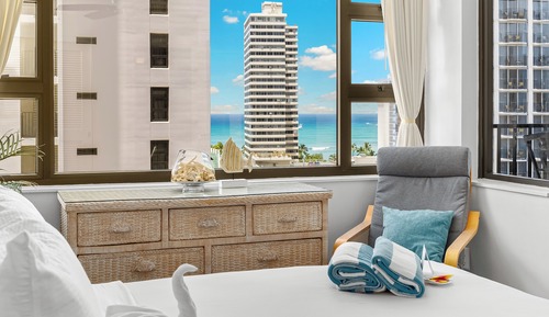 City Condo, 1 Bedroom, Balcony, Partial Ocean View (0167)