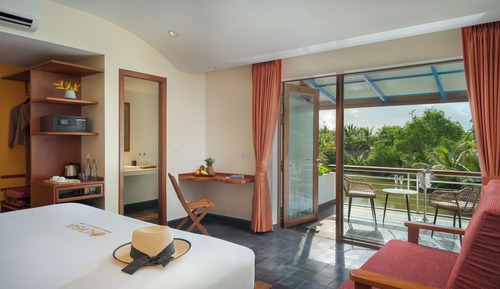 DELUXE KING BALCONY
