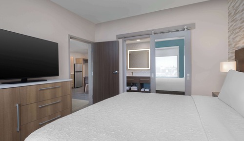 Suite, 1 King Bed, Accessible (Hearing)