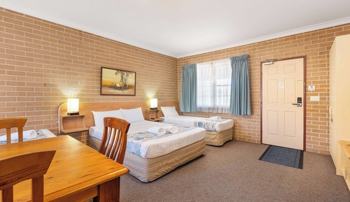 Standard Room, Multiple Beds, Non Smoking, Microwave