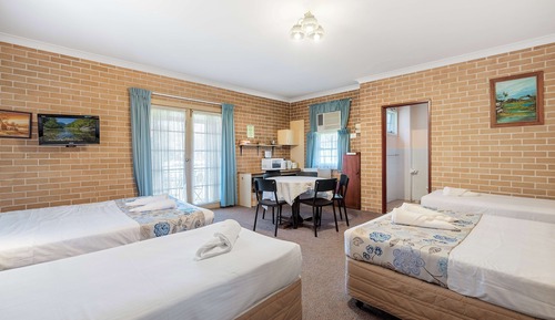 Deluxe Room, Multiple Beds, Non Smoking, Balcony