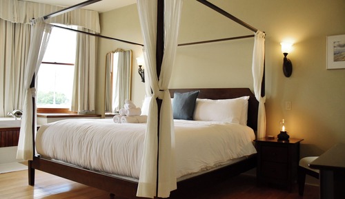 Signature Room, 1 King Bed, Bathtub