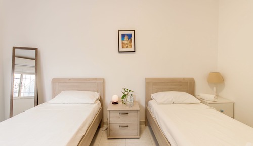Standard Room, 1 Bedroom (SwieqiStay room5 shared bath -)