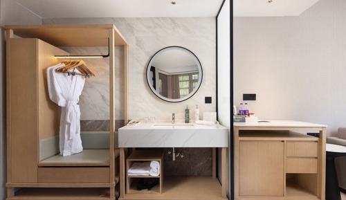 Deluxe Room, 1 King Bed (Sofa Bed)