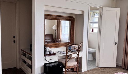 Triple Room, Park View