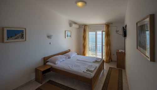 Room, Sea View