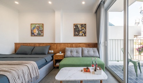 Studio Suite, City View