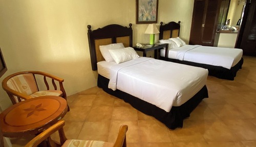 Superior Room, Pool View