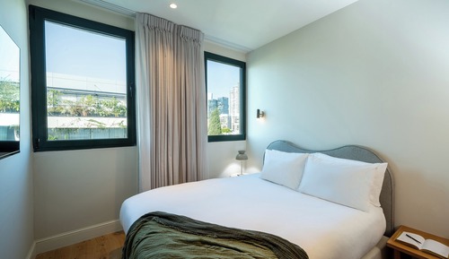 One-Bedroom Apartment with Balcony