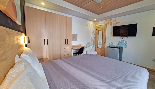 Comfort Room, Garden View