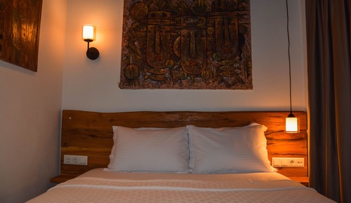 Comfort Room, City View