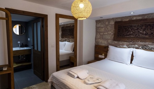 Deluxe Suite, City View