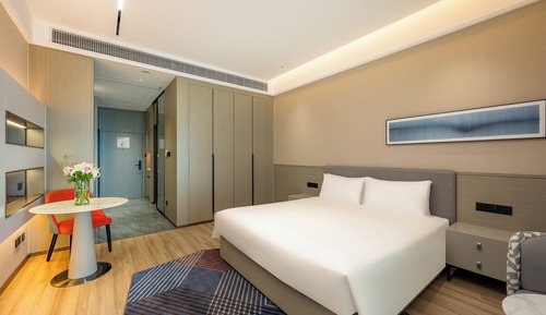 Standard Room, 1 King Bed