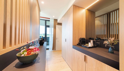 Comfort Room, Garden View