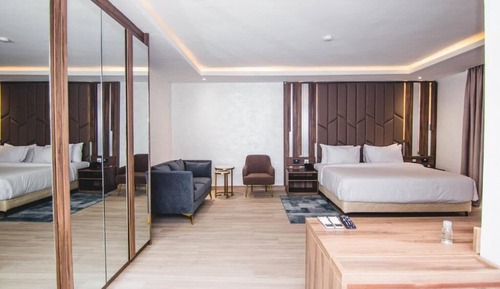 Penthouse, City View