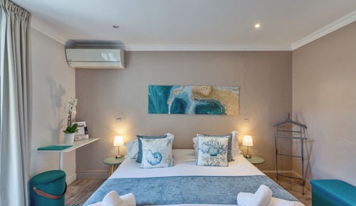 Panoramic Double Room, Private Bathroom, Courtyard View (Riviera terrasse vue fontaine)