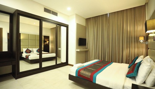 Standard Double Room, Partial Sea View