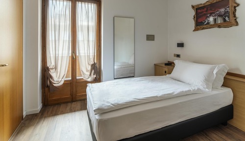 Standard Room, 1 Twin Bed, Balcony, Mountain View (Shower Only)