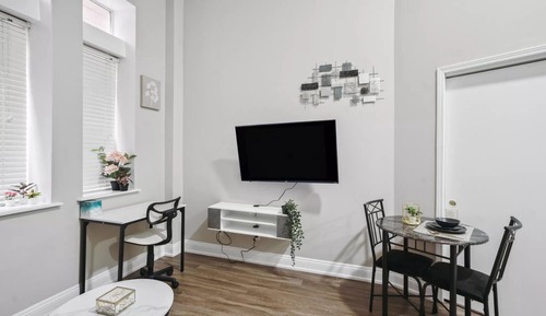 City Apartment, 1 Queen Bed, Kitchen