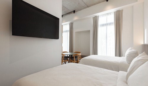 Studio, 2 Queen Beds (C1)