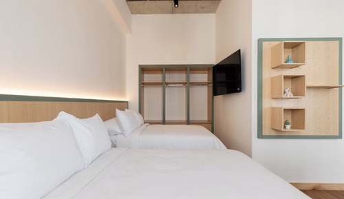 Studio, 2 Queen Beds (C3)