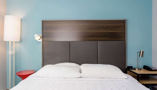 Room, 1 King Bed, Accessible (Hearing)