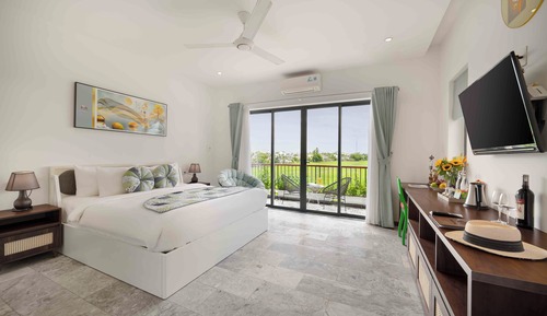 Deluxe Double Countryside Poolview
