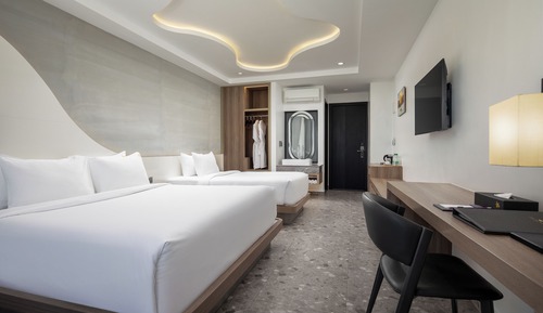 Deluxe Triple Room, 1 Bedroom, City View