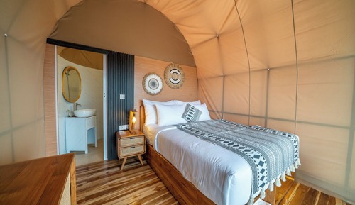 Deluxe Tent, Lake View