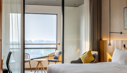 Standard Room, 1 King Bed, Balcony