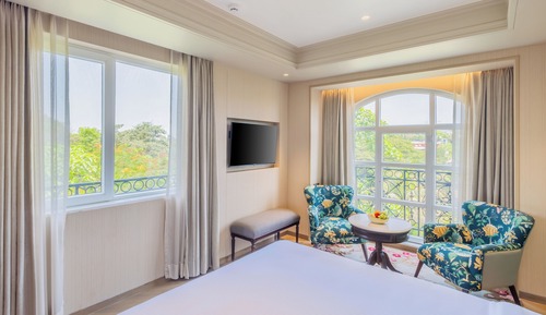 Executive Room, Hill View
