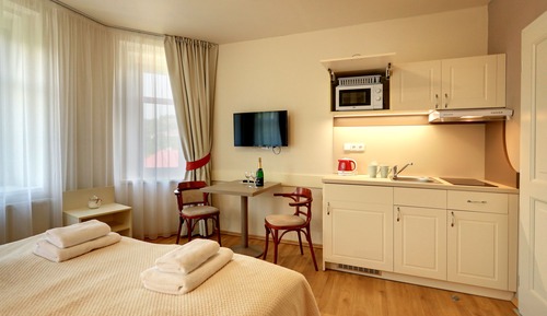 Deluxe Studio