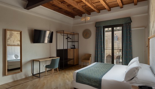 Panoramic Triple Room, City View