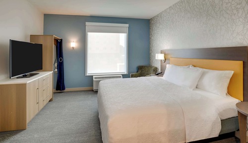 Suite, 1 King Bed, Accessible (Hearing)