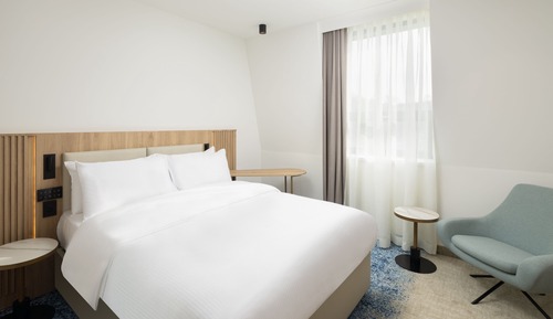 Standard Room, 1 Queen Bed, Non Smoking, City View