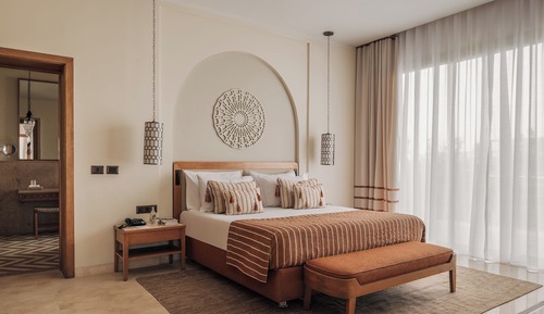 Deluxe Room, Pool View (King or Twin Bed)