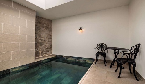 Executive Suite (Relaxing Pool)