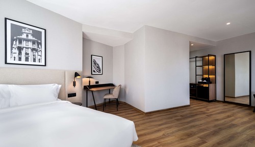 Suite, 1 Bedroom, Non Smoking, Park View (Skyline)