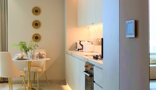 Premier Studio, 1 Queen Bed, Pool Access, City View