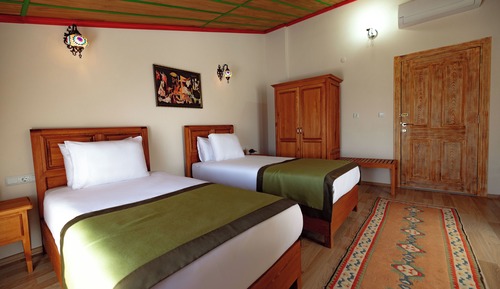 Grand Room, 1 King Bed