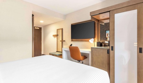 Room, 1 King Bed, Accessible, Non Smoking (Hearing)