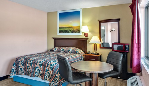 Basic Double Room Single Use, 1 Queen Bed