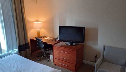 Basic Room, 1 King Bed