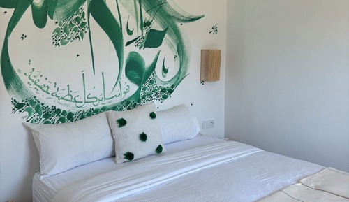 Datura (Chambre Double Confort, 1 très grand lit, terrasse)