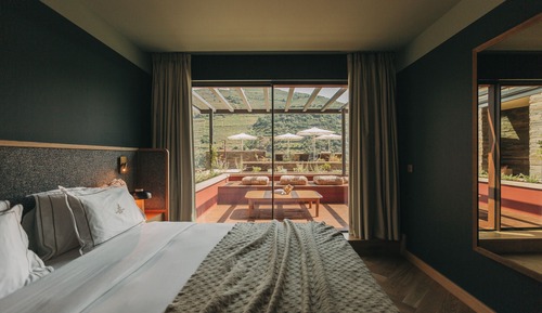 Deluxe Suite, Bathtub, River View
