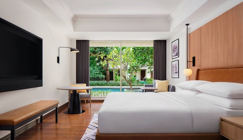 Deluxe Room, 1 King Bed, Non Smoking, Garden View