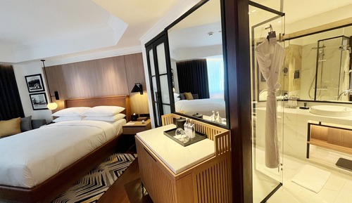 Deluxe Room, 1 King Bed, Non Smoking, Terrace