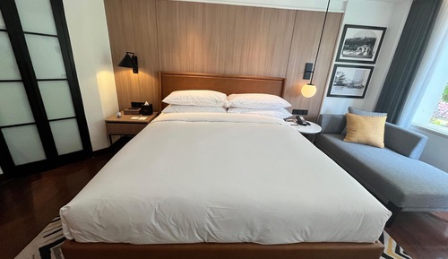 Deluxe Room, 1 King Bed, Non Smoking, Lake View