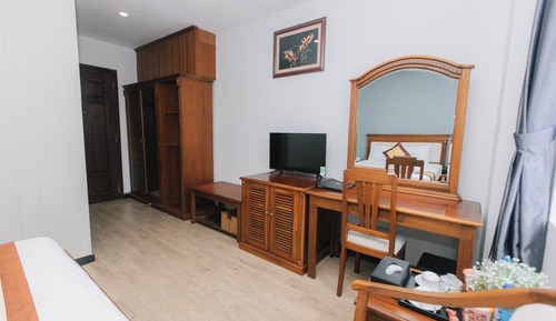 Deluxe Room, 1 Queen Bed, City View